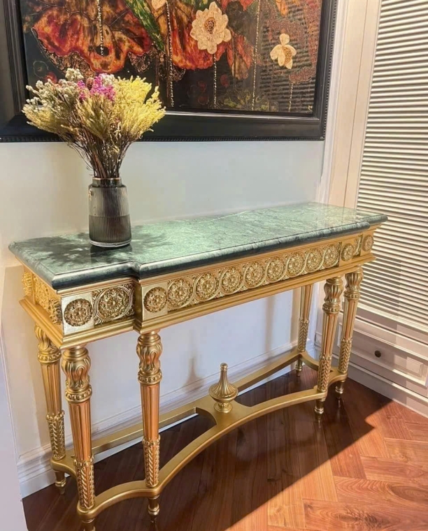 Royal Aurelia Console